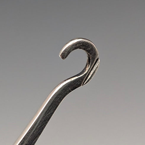 1896 英國古董白色珍珠手柄純銀紐帶掛鉤 Arthur Worral Staniforth